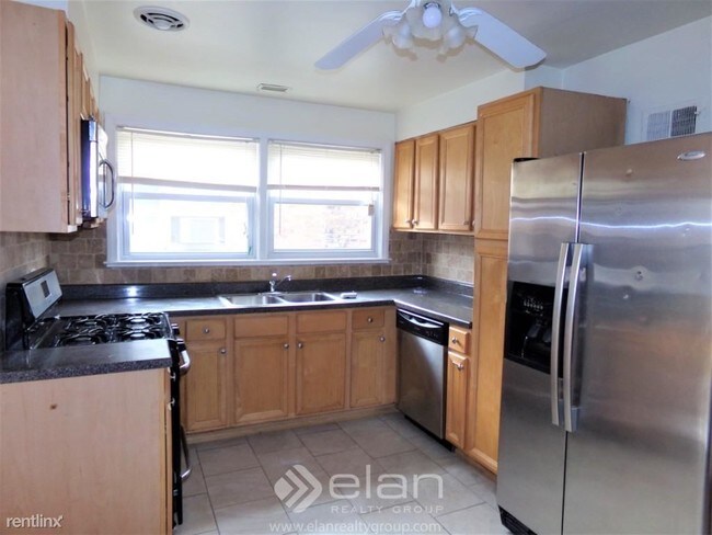 Foto del edificio - 8242 Kilpatrick Ave