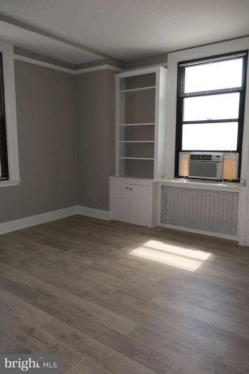 Building Photo - 2031 Locust St