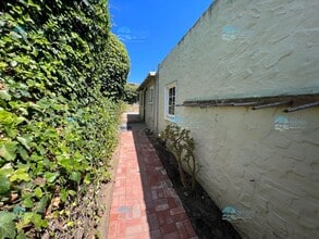 Building Photo - 304 N Rios Ave