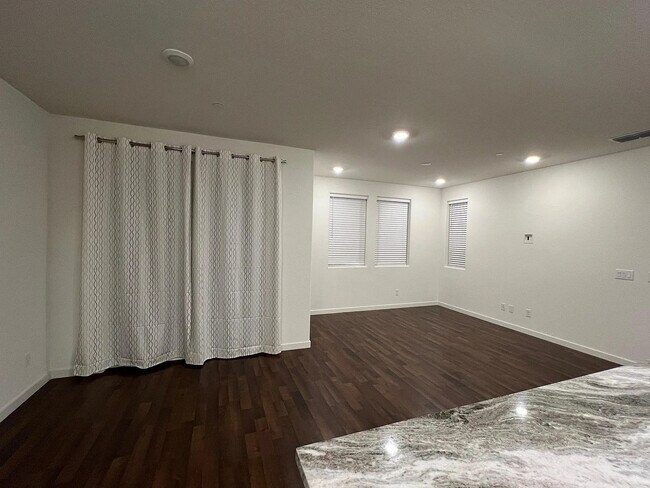 Building Photo - 3050 Lupita Pepper Walk