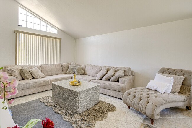 Foto del edificio - 172 Goldenrod Dr