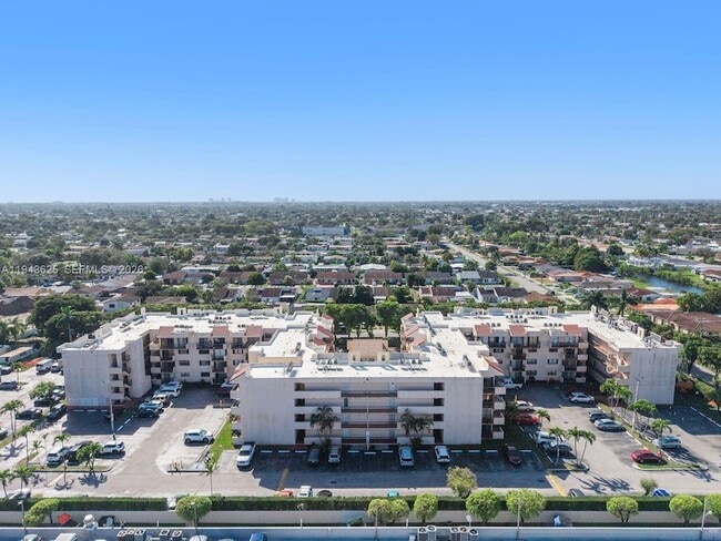 Foto del edificio - 995 SW 84th Ave