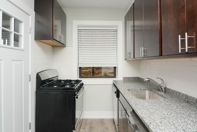 Foto del edificio - 1133 Maple Ave