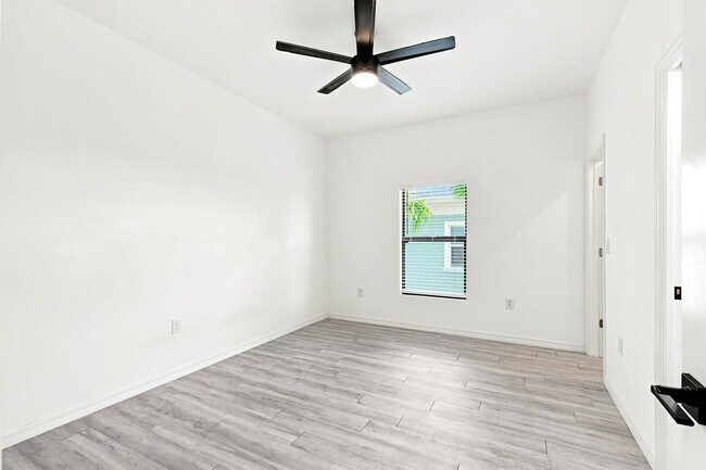 Foto del edificio - 619 Cultural Park Blvd