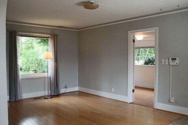 Building Photo - Charming Seattle Home with Bonus Office/St...