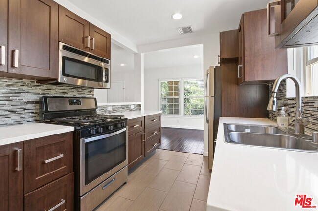 Foto del edificio - 1335 S Roxbury Dr