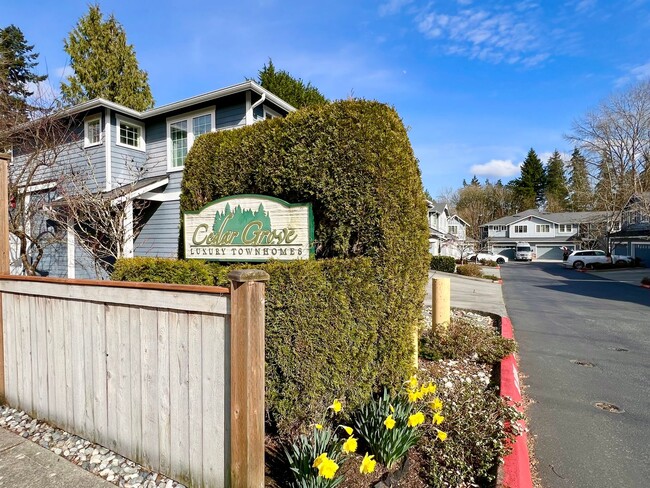 Building Photo - Bothell Townhome