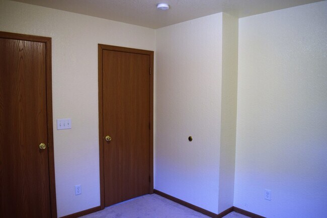 Foto del edificio - Spacious & Convenient Living in Shady Oaks!