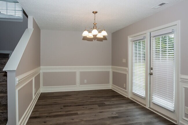 Building Photo - 605 Overlook Rd