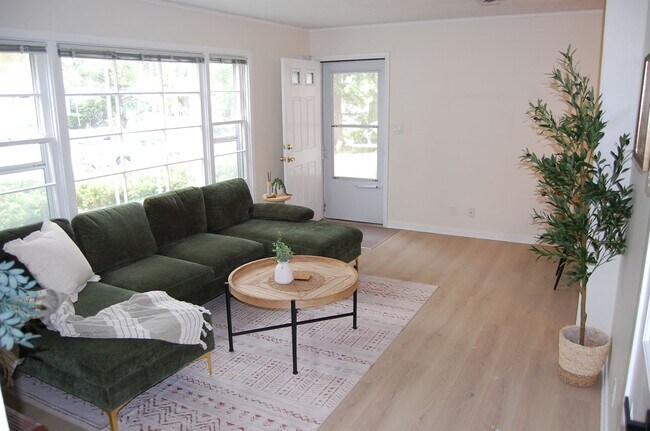 Foto del edificio - Super-cute 2bd home near Midtown!