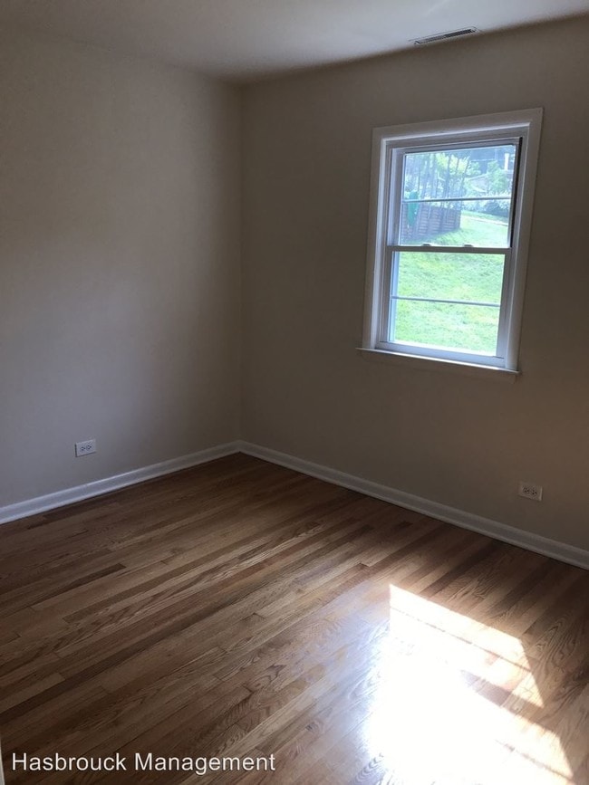 Building Photo - 707 Nelson Dr