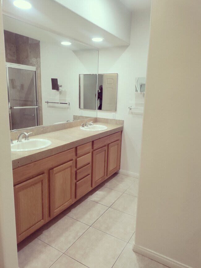 Foto del edificio - 78861 Avenue 42