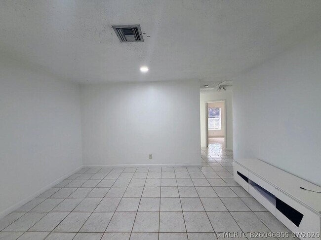 Foto del edificio - 5899 Mango Rd