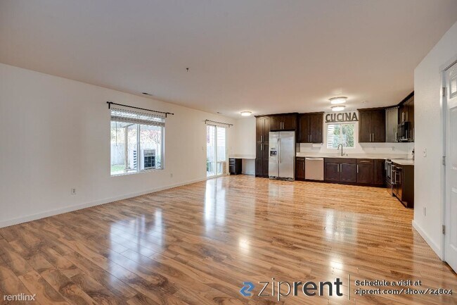 Foto del edificio - 4 br, 2.5 bath House - 6121 71st Avenue Co...