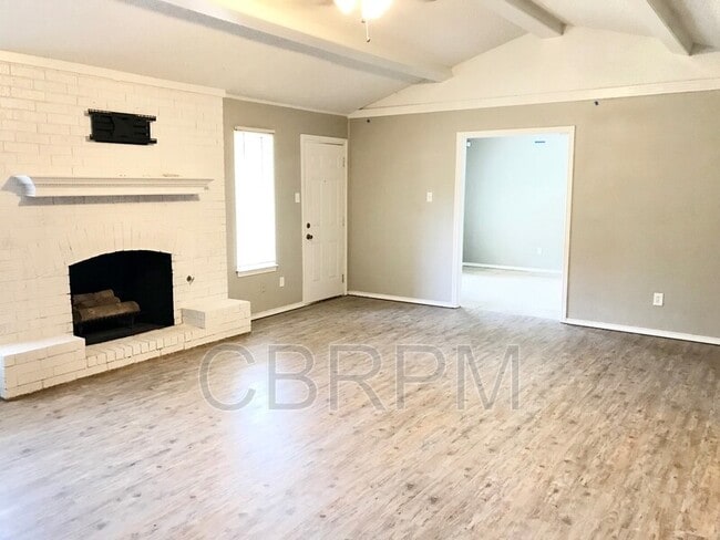 Building Photo - 8606 Geneva Ave