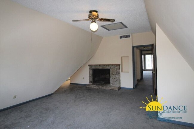 Building Photo - Unique 3 Bedroom Home in the Heart of Destin