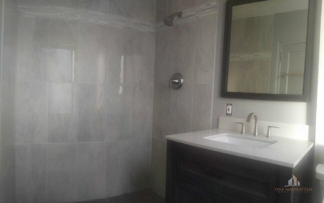 Foto del edificio - 295 W 11th St