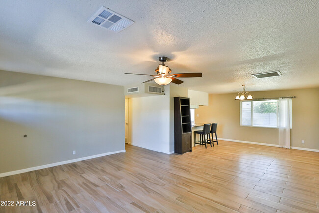 Foto del edificio - 8419 E Sheridan St
