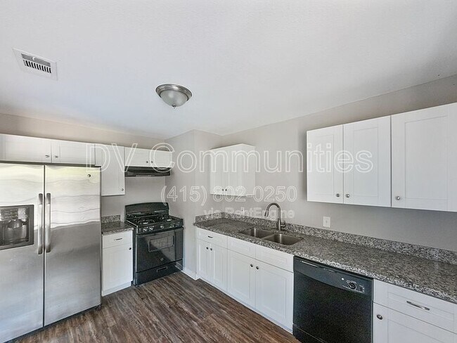 Foto del edificio - 6838 Crestridge St