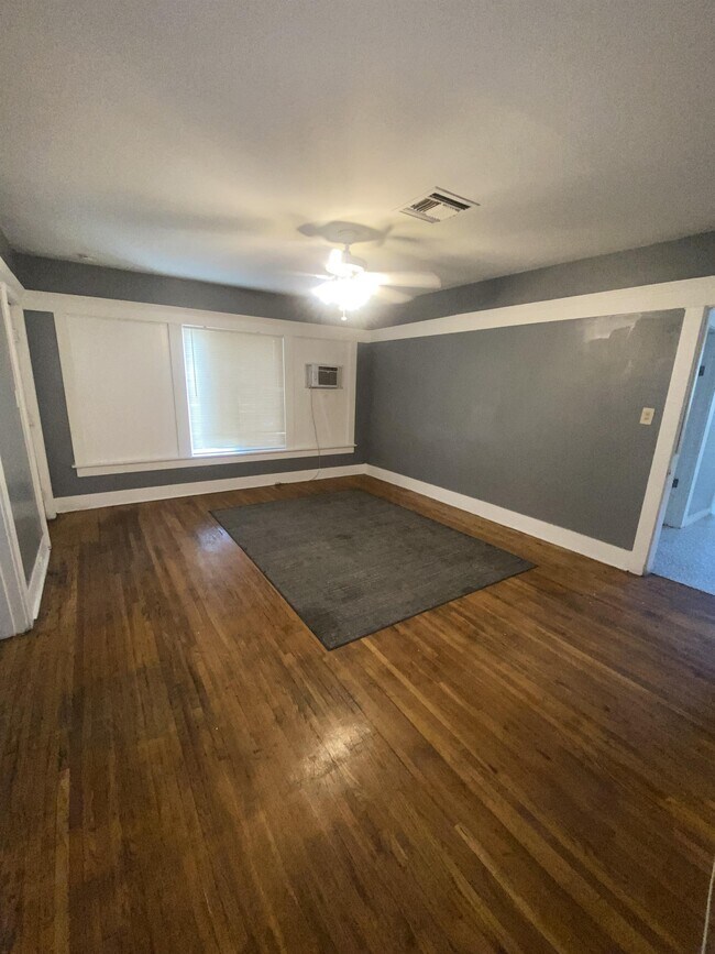 Building Photo - 401 H St