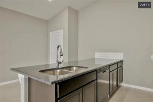 Building Photo - 4863 N Hillside Ct