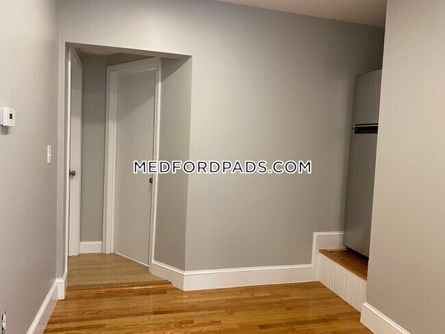 Foto del edificio - 74 Frederick Ave