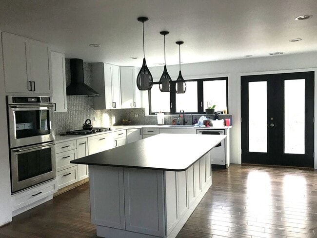 Building Photo - Renovated Rockville Rambler