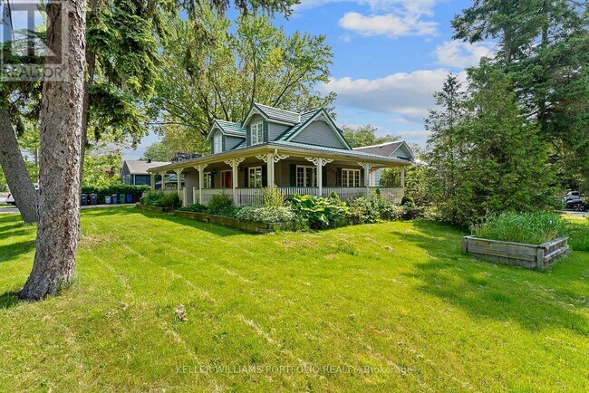Photo du bâtiment - 885 Hampton Crescent