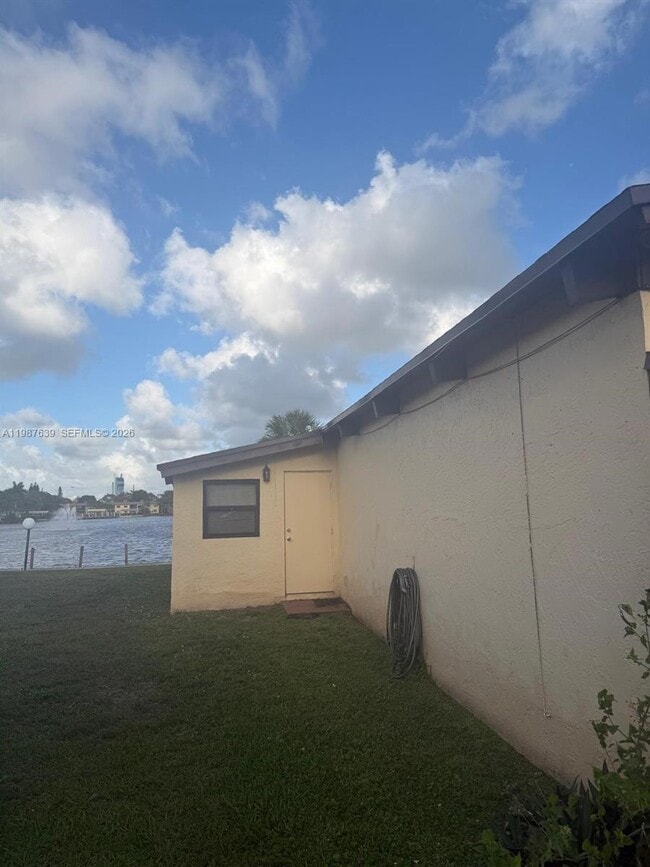 Building Photo - 516 Briarwood Cir