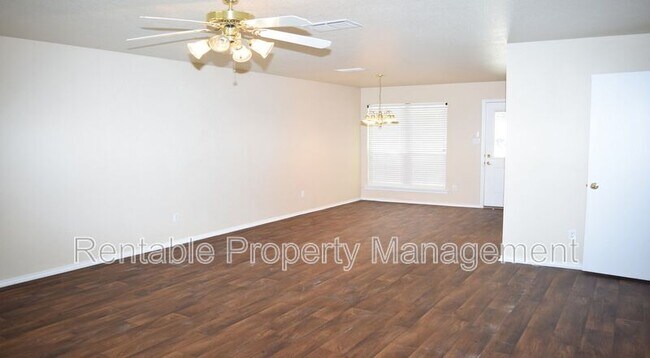 Foto del edificio - 5761 Giddyup Ln