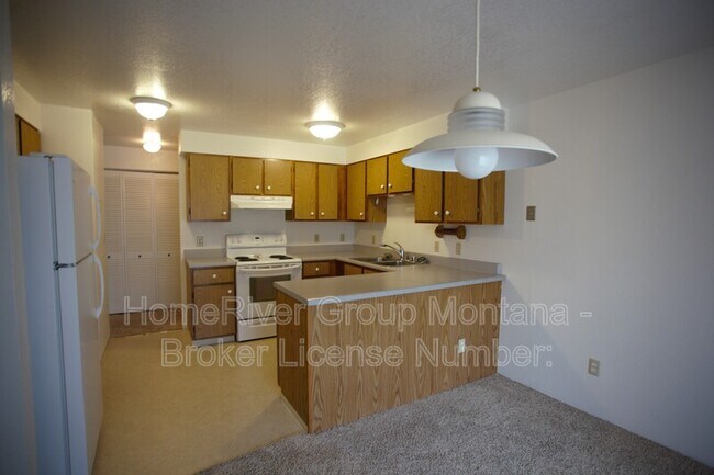 Building Photo - 2720 Crystal Ct