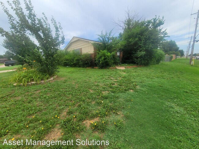 Foto del edificio - 5 br, 1.5 bath House - 5820 NW 66th St.