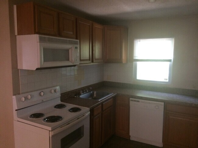 Building Photo - 2121 Oceola St