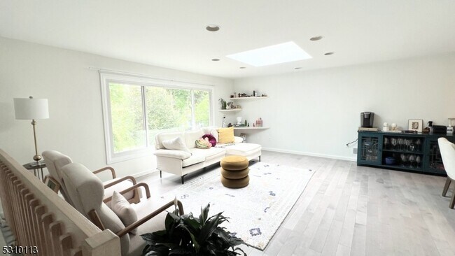 Foto del edificio - 15 Thurston Dr