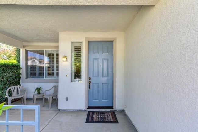 Foto del edificio - Home for Rent in Gold River, CA