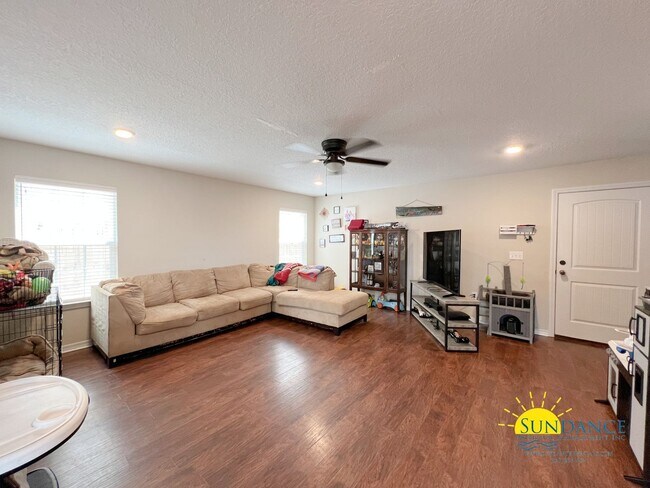 Building Photo - Beautiful 3 Bedroom Home in Crestview!