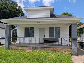 Building Photo - 2117 Kemble Ave