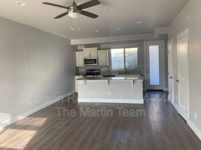 Foto del edificio - 730 Bluffs Ct