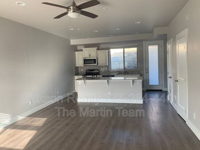Building Photo - 730 Bluffs Ct