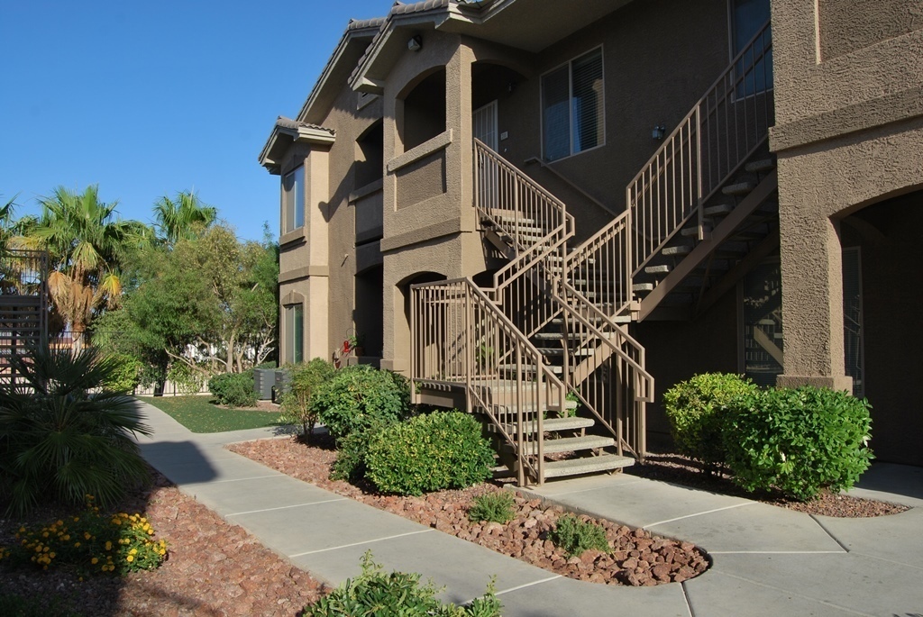 Primary Photo - Upgraded condo across from pool