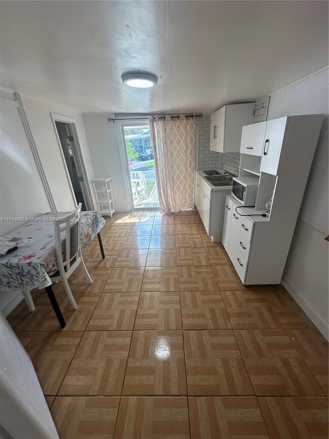 Building Photo - 3050 SW 51st Ave