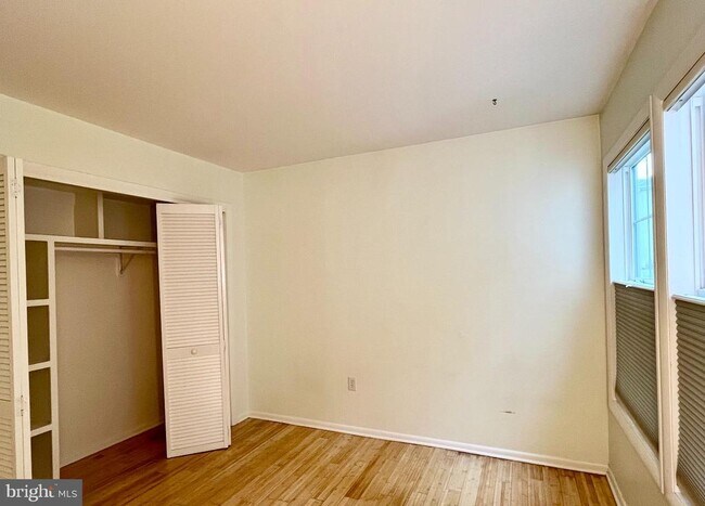 Building Photo - 110 Biscayne Ct