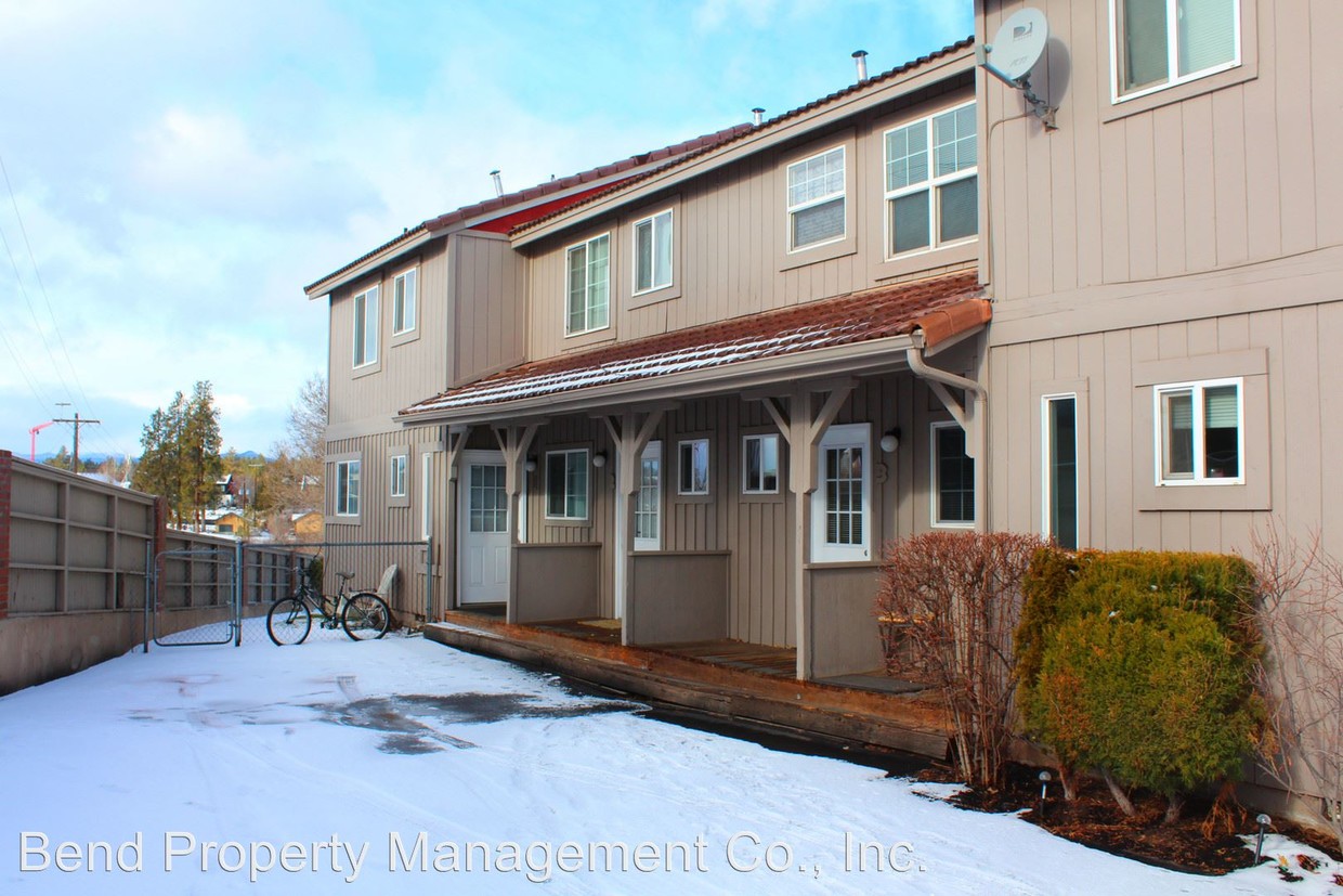 Primary Photo - 931 NW Carlon Ave