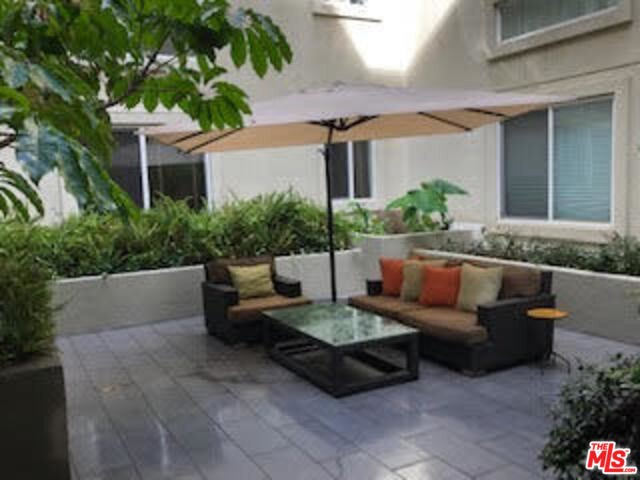 Foto del edificio - 4644 Coldwater Canyon Ave