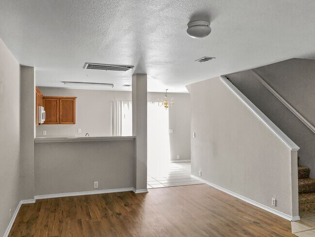 Building Photo - Charming 4 Bedroom Two Story Home in Ft. W...
