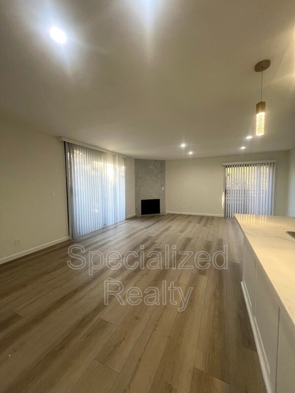 Foto del edificio - 7038 Vesper Ave