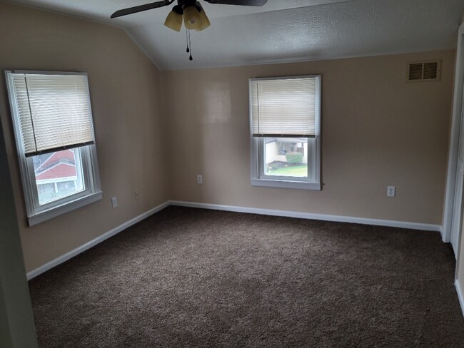 Foto del edificio - 807 Meadow Dr