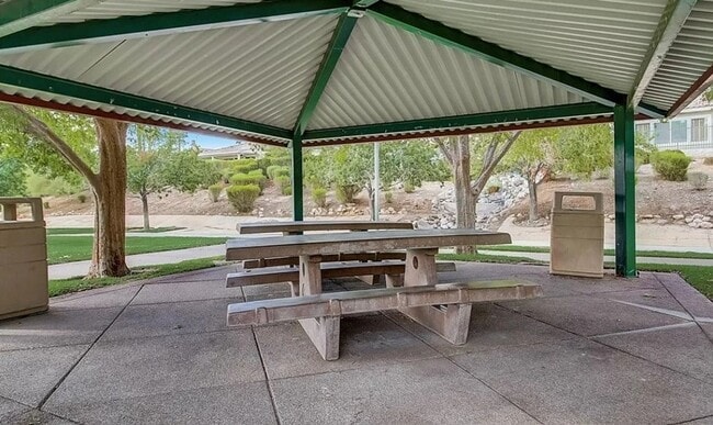 Building Photo - 3055 Sunrise Heights Dr