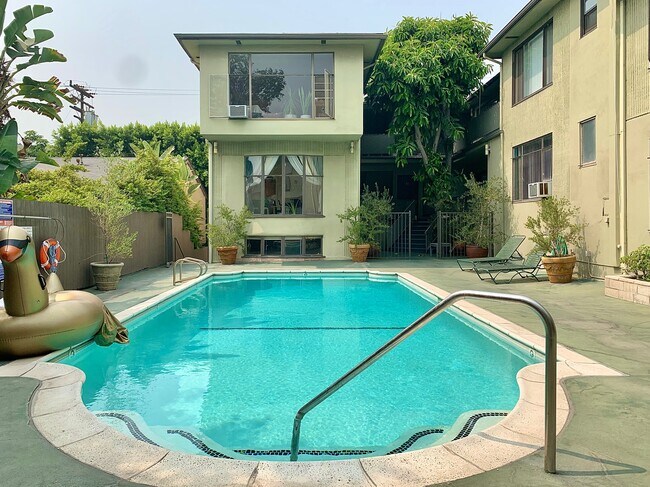 Foto del edificio - 1227 N Harper Ave