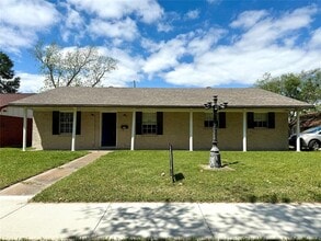 Building Photo - 1516 Narcille St